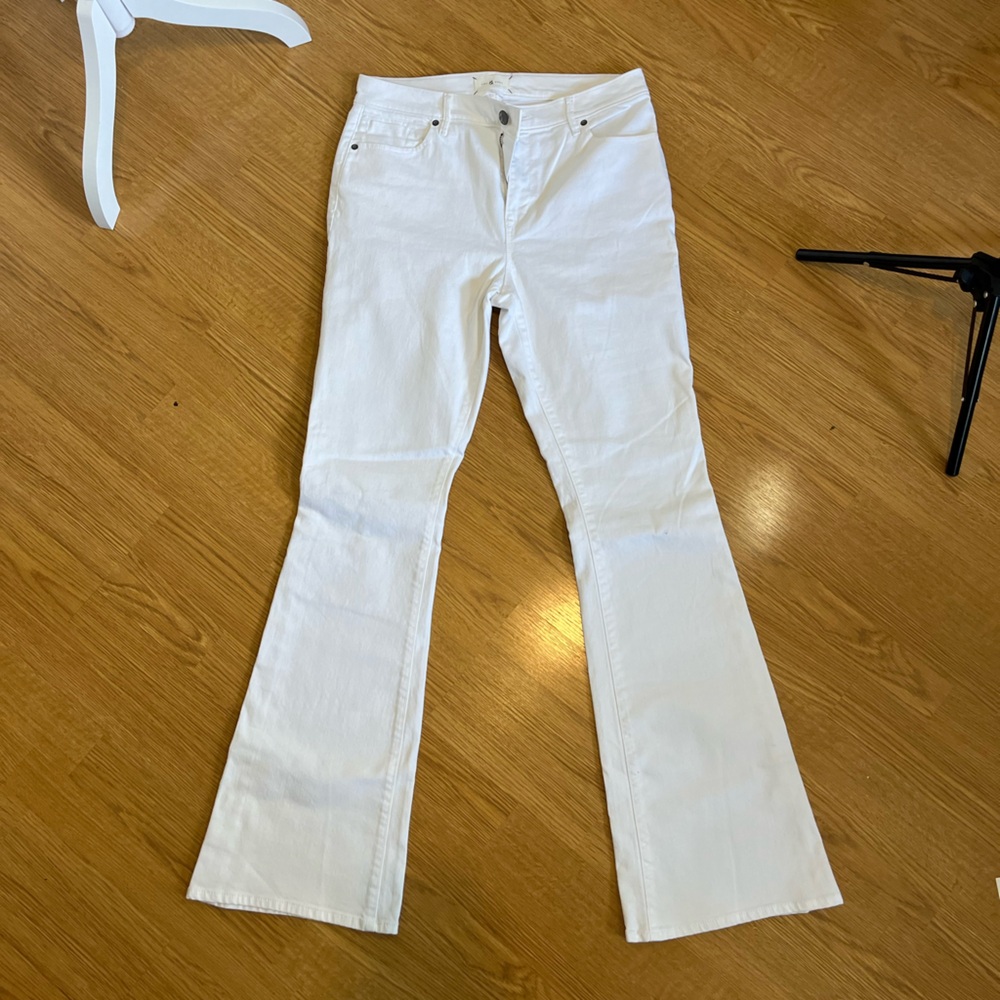 Lou & Grey Wite Flared Jeans, Long.